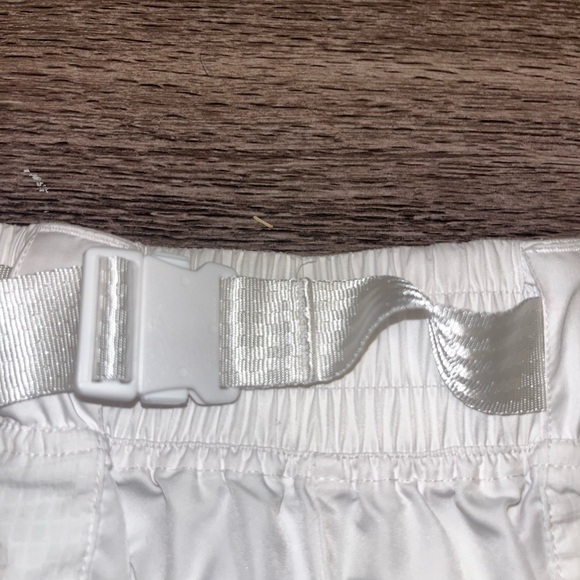 Nike Women’s Sportswear Swoosh Belted Woven Short - Picture 5 of 5